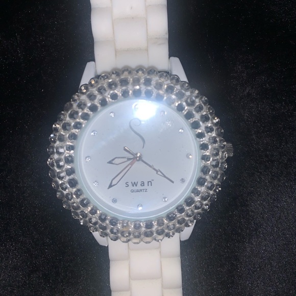 Stylish White Swan Watch - Picture 2 of 3